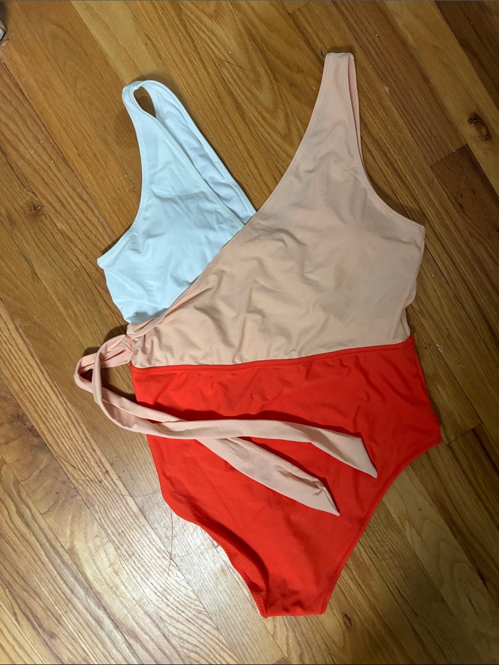 Cupshe Colorblock One-Piece Swimsuit in Coral, Peach & White